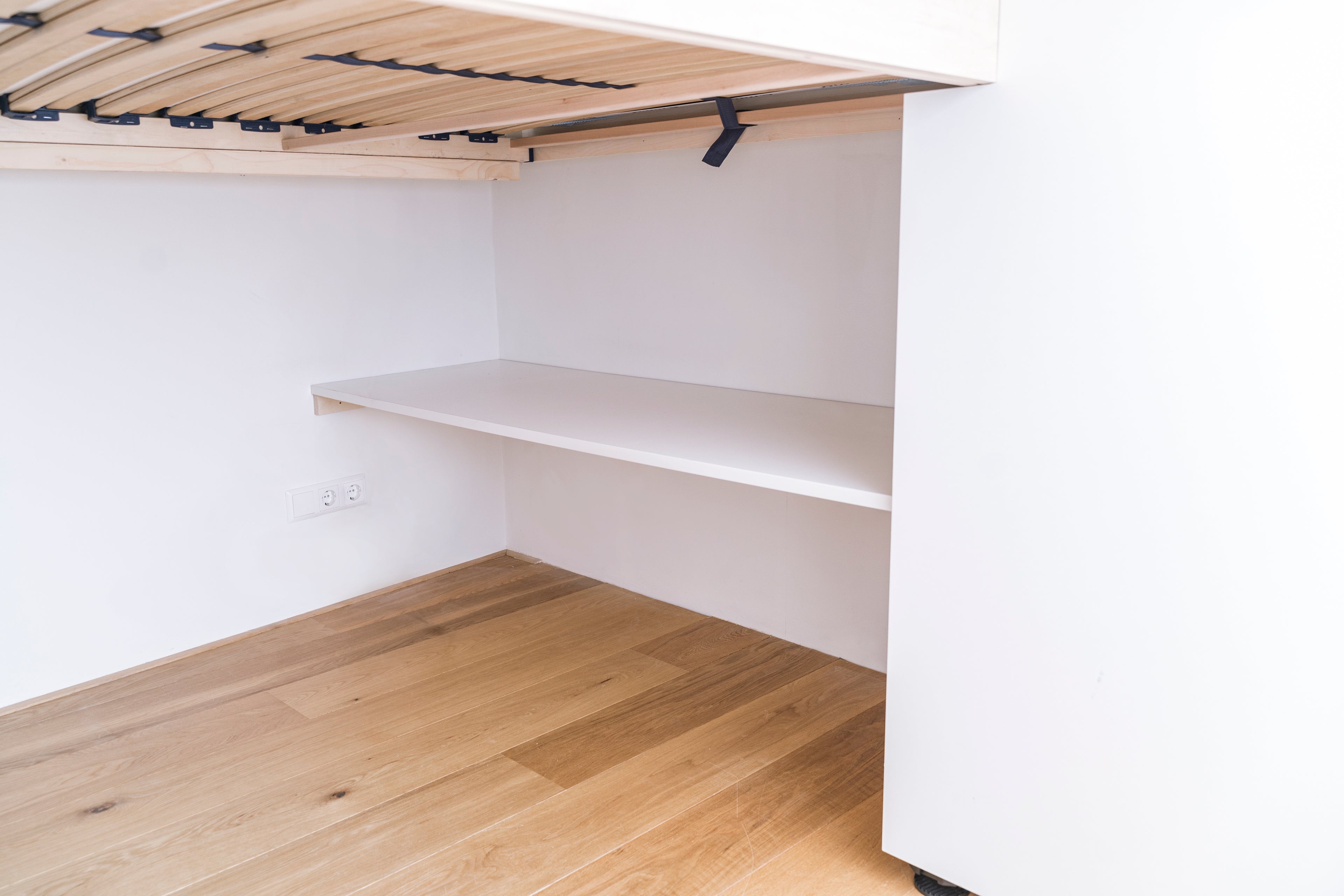 Hoog bed met slimme opbergruimte